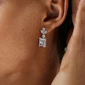 Pendientes de Diamantes Cultivados en Laboratorio de 2 Quilates, Corte Princesa, E VS1, Oro de 14k, Ovalados con Halo - Product Image 5