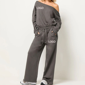 Conjunto de 2 piezas personalizado con hombros descubiertos, pantalones de chándal acampanados de pierna ancha y sudadera larga recta, de felpa de algodón para mujer - Product Image 1