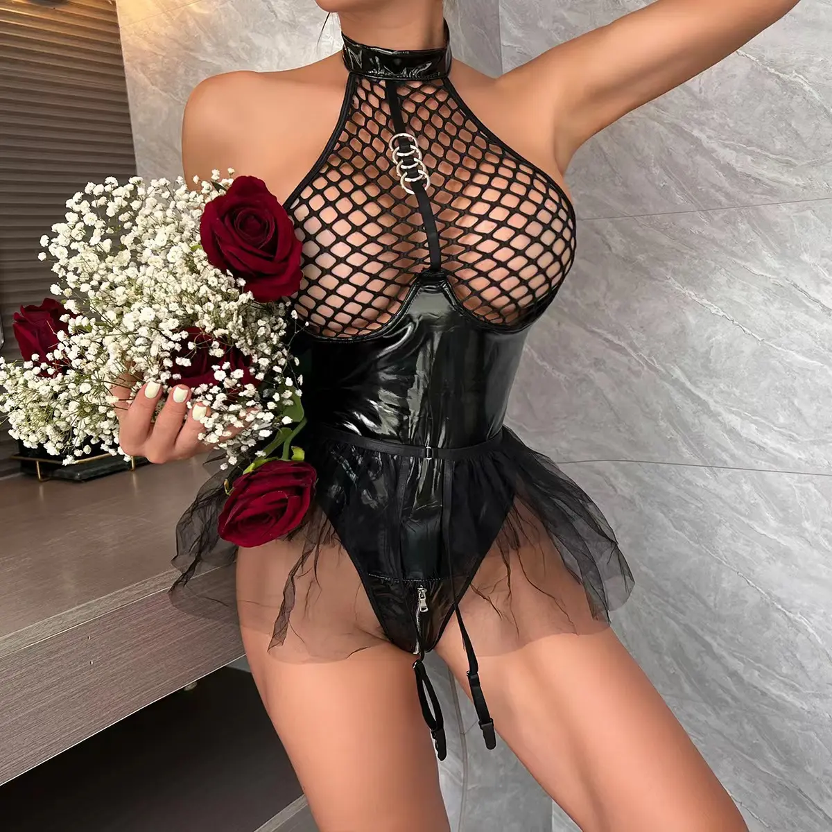 Lingerie De Couro PU Femme 2023 Night Club Wear Ver Através De Malha Arrastão Bodysuit Lingerie Sexy com Tutu Aberta Virilha