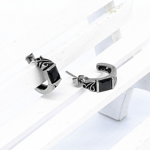 Pendientes tipo huggie de luna creciente de acero y titanio yunnique con engaste de circonita para mujer, joyería de moda - Product Image 3