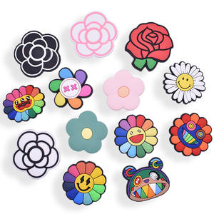 Aimant de réfrigérateur souvenir en PVC souple personnalisé avec fleur colorée - Product Image 1