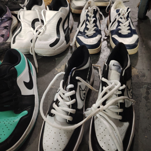 Calzado Deportivo de Segunda Mano de Primera Calidad, Ropa Usada de Marca en Lotes al Por Mayor - Product Image 1