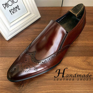 Zapatos de vestir formales para hombre, de cuero, con punta en pico, estilo británico, tallados a mano y bordados, elegantes, a la moda, para jóvenes. - Product Image 5