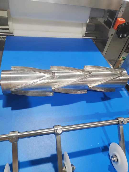 CE Certified 40g Frozen Croissant Crescent Rolls Shaping Machine ...