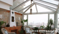 Sunroom Vila kontemporer kustom dengan atap miring segitiga dan bingkai aluminium kaca Tempered untuk penggunaan luar ruangan