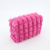 Pochette matelassée en fausse fourrure élégante et mignonne pour filles avec logo personnalisé, rose bonbon, motif nuages, durable, portable, grande trousse de toilette, nécessaire