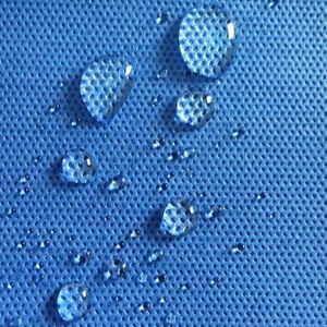Rouleau de <span class=keywords><strong>tissu</strong></span> non tissé Spunbond PP SS SMS bleu à prix avantageux, fourni directement par l'usine, pour blouses chirurgicales et barrières hospitalières - Product Image 5