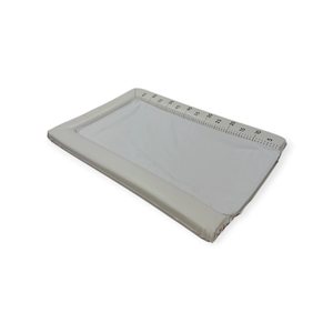 Coussin à langer pour bébé avec couche en mousse épaisse et fixation pour serviette assortie pour un soin des couches sûr et pratique - Product Image 4