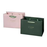 Vente en gros de sacs d'emballage de cadeaux en papier d'art recyclables de luxe avec poignées de ruban pour vêtements, sous-vêtements, chaussettes, chaussures