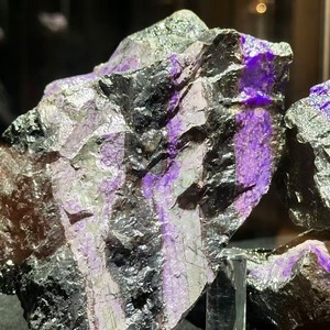 Pedra Natural Sugilite Sul-Africana Bruta para Fabricação de Joias e Cura - Product Image 4