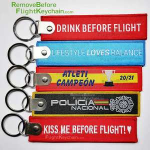 Porte-clés personnalisé rouge avec broderie « Retirer avant le vol », anneau en D, épingle de sécurité, Boeing, aéroport, avion, aviation - Product Image 1