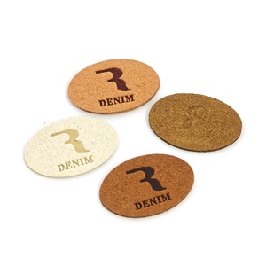 Étiquettes en cuir PU personnalisées avec logo, patchs en cuir ovales embossés, patchs en cuir pour vêtements, matériau en cuir PU. - Product Image 5