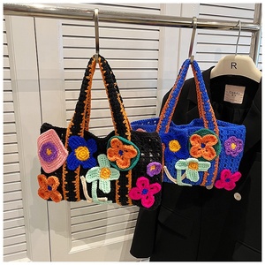 Sac pur <span class=keywords><strong>crochet</strong></span> à la main fini petit <span class=keywords><strong>livre</strong></span> rouge avec sac tissé en laine de <span class=keywords><strong>fleur</strong></span> sac à main à contraste de couleur - Product Image 3