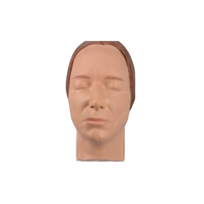 Modelo de rostro de mujer con maquillaje blanco