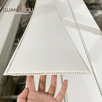 Azulejos de techo de PVC a prueba de humedad ignífugos impermeables respetuosos con el medio ambiente 2x4 pies Negro Blanco Pvc Techo Oficina Habitación Tienda