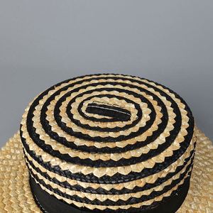 Chapeau de paille rayé pour femme, large bord, protection solaire, style boater, idéal plage et extérieur, collection été 2025 - Product Image 3