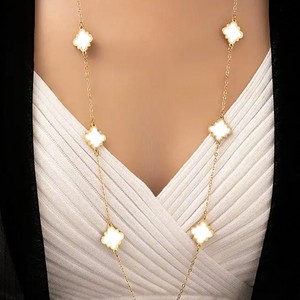 สร้อยคอรูปดอกไม้เจ็ดดอก ใบโคลเวอร์สี่แฉก ทำจากไทเทเนียมสตีล 18k ดีไซน์หรูหรา เหมาะสำหรับสุภาพสตรีทำงาน แฟชั่นเครื่องประดับ ผลิตจากเมืองอี้หวู่ - Product Image 2