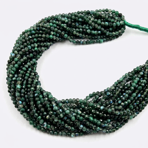 Perles rondes facettées en labradorite verte naturelle de 4 mm, brins de 13 pouces de long - Product Image 1