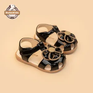 Koreanische Version Kleinkind-Girlsandalen niedliche Prinzessinschuhe rutschfeste Anti-Tiefschläge mit Blumendekoration