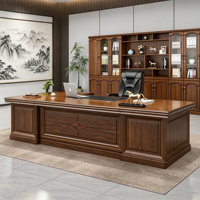 Poste de Travail Élégant pour PDG dans les Bureaux Modernes avec Finition Marron et Détails Décoratifs Traditionnels
