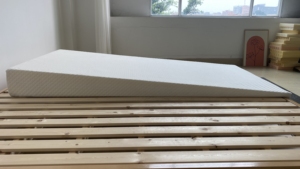 Cama <span class=keywords><strong>Elevadora</strong></span> de Espuma Inclinada con Elevador de Colchón y Funda Extraíble y Lavable para Reflujo Ácido, para Escuela, Hospital, Sala de Estar - Product Image 4