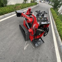 Chargeuse compacte sur chenilles pré-inspectée avec scie à roche et compacteur à plaques pour les projets de rénovation de jardins et de cours de villas
