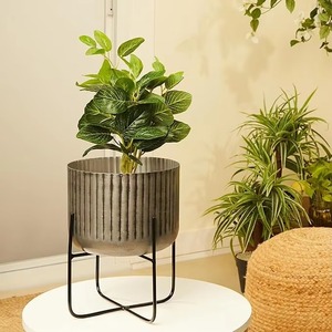 Pot de fleurs en métal de qualité supérieure pour la décoration de la maison, du bureau et du jardin, disponible à un prix abordable - Product Image 4