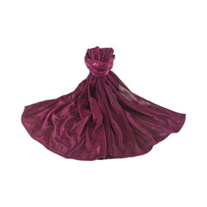 ผ้าคลุมศีรษะฮิญาบโพลีเอสเตอร์สีทองกลิตเตอร์แบบเรียบหรู ทรงสี่เหลี่ยมทันสมัย สีสันปรับแต่งได้สำหรับฤดูใบไม้ผลิ - Product Image 5