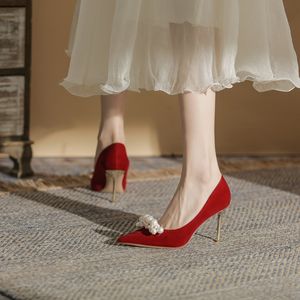 Zapatos de tacón alto rojos para mujer, zapatos de boda de cuero genuino antideslizantes de alta calidad, con punta en pico y diseño de perlas - Product Image 4