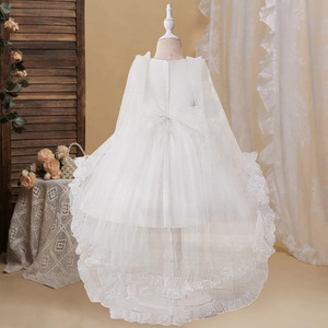 Abito <span class=keywords><strong>da</strong></span> <span class=keywords><strong>bambina</strong></span> bianco con coda asimmetrica, in tulle a strati con volant e perline a <span class=keywords><strong>farfalla</strong></span>, per damigelle e feste - Product Image 3