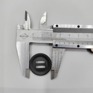 Nút nhựa cao su tròn đen 2 lỗ dài dùng cho dây đai vải, dành cho quần yếm đen - Product Image 6