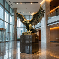Statue d'aigle en bronze aux ailes écartées, grande sculpture d'aigle en bronze coulé pour la décoration de jardins et de places publiques, sculpture en bronze