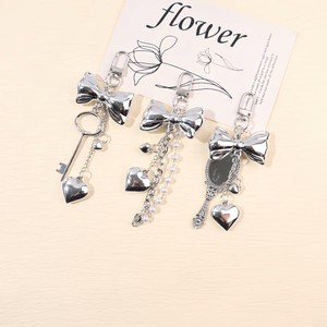 Llavero Minimalista de Aleación Plateada <span class=keywords><strong>con</strong></span> Mariposa y Corazón <span class=keywords><strong>Espejo</strong></span> para Coche, Colgante para Bolso - Product Image 2