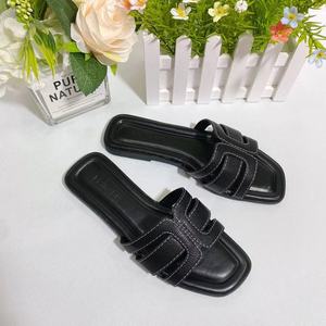 Hot Sale Luxury Designer Women <b>Slippers</b> Flat Casual Ladies Sandals High Quality Leather Luxury Women's <b>Slippers</b> - Product Image 3