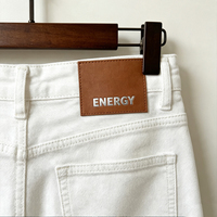 Étiquette personnalisée en cuir véritable écologique avec estampage doré pour étiquettes de jeans, accessoires de vêtements à coudre, vente en gros, OEM, faible MOQ