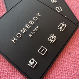 Efecto perfecto de costura en Etiqueta de goma de PVC con símbolo de lavado, Parche de goma de silicona ecológico con canal de costura - Product Image 2