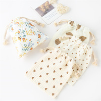 Pochette à cordon double couche en pur coton imprimé crêpe pour bavoirs bébé, lingettes apaisantes, sac de rangement suspendu et de voyage