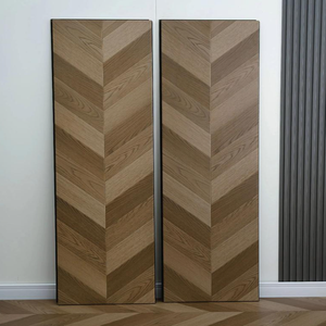 Vente flash : Parquet Chevron 3 couches 14 mm, classe AC4 et huilé UV pour boutiques haut de gamme et suites d'hôtel - Product Image 1