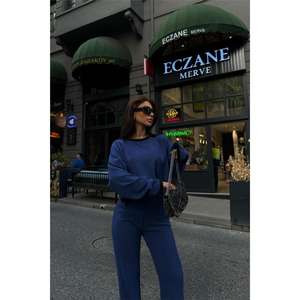 ชุดเสื้อสเวตเชิ้ตถักสีน้ำเงินกรมท่า พร้อมกางเกงขาสั้นลายทางแบบลำลอง ชุด 2 ชิ้น ไซส์ XS ชุดกีฬา เสื้อและกางเกงขาสั้น - Product Image 2