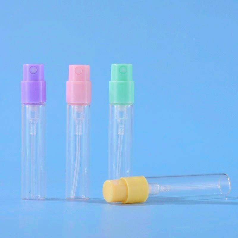 ขวดใสพร้อมปั๊มสีชมพูอ่อน