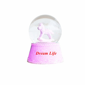 Oggetti artigianali in resina Snow Globe Souvenir elegante Design acqua e neve per l'arredamento della casa - Product Image 5