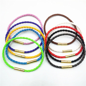 สร้อยข้อมือหนังถักแบบมีสายรัด 3 มม. หัวเข็มขัดทอง ของขวัญเครื่องประดับคู่รัก แหล่งผลิตอี้หวู่ - Product Image 1