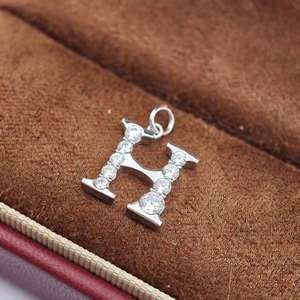 จี้ตัวอักษรเงินแท้ 925 รุ่นคลาสสิกจาก UM Jewelry สำหรับผู้หญิง เด็ก ของขวัญวันครบรอบ วันแต่งงาน และโอกาสพิเศษต่างๆ - Product Image 4