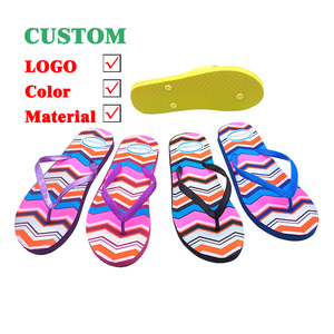 Chanclas <span class=keywords><strong>de</strong></span> <span class=keywords><strong>playa</strong></span> <span class=keywords><strong>de</strong></span> verano a rayas coloridas con punta abierta Diseño <span class=keywords><strong>de</strong></span> moda Plantilla <span class=keywords><strong>de</strong></span> PE <span class=keywords><strong>de</strong></span> PVC Zapatillas Chanclas reciclables - Product Image 1