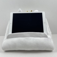 Quantité minimale de commande bas personnalisé oreiller de lecture en peluche support iPad jouets en peluche tablette téléphone dessin animé porte-animal oreiller lecture paresseuse