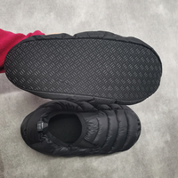 Pantoufles d'intérieur ultra-légères en duvet d'oie et de canard pour hommes, chaussures antidérapantes matelassées et chaudes pour femmes