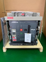 Interruptor Automático MasterPact NW32H1 3200A 3P Micrologic 5.0A NW32H1