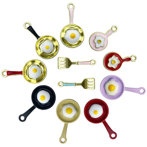Popular raspador de huevos fritos, utensilios de cocina, colgante de dibujos animados, accesorios creativos de joyería DIY - Product Image 2
