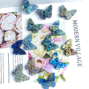 Vente en gros <span class=keywords><strong>de</strong></span> crânes <span class=keywords><strong>de</strong></span> papillons en labradorite artisanat en cristal naturel artisanat en cristal d'énergie <span class=keywords><strong>de</strong></span> guérison <span class=keywords><strong>bleu</strong></span> animal pour cadeau - Product Image 4
