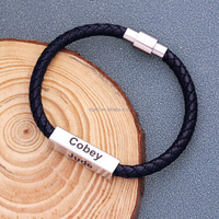 Bracelet en cuir avec aimant en acier inoxydable gravé pour homme, nom personnalisé, logo personnalisé, cadeau pour papa, fils, mari, petit ami